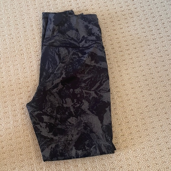 LOLË Legging in perfect condition. - Picture 2 of 3